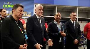 Infantino discursa em vestiário do Irã e ouve desabafo de técnico: 'Falta de humanidade'
