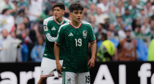 Ex-jogador cita promessa de 17 anos ao criticar 'biotipo' dos jogadores do México: 'Têm dificuldades'