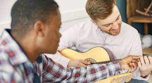 O segredo da juventude mental: Por que você deve aprender a tocar um instrumento após os 40 anos?