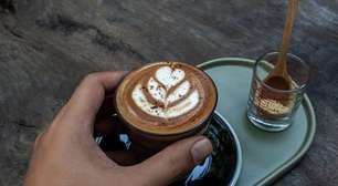 Esse cappuccino proteico leva poucos ingredientes e conquista pela praticidade