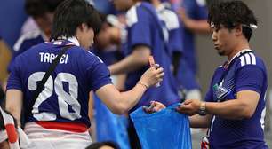 Lição de respeito: Torcedores do Japão dão show de educação e limpam estádio após jogo na Copa
