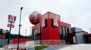 Craque Neto participa de encontro com fãs no KFC em São Bernardo do Campo
