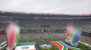 Para os países que disputam a Copa do Mundo, o tamanho nem sempre é sinônimo de gols e glória