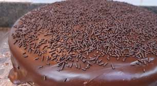 Bolo de chocolate com uma cobertura irresistível, a melhor receita do mundo feita de um jeito simples