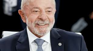 Lula e Trump se cumprimentam durante evento social no G-7