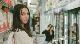 Olivia Rodrigo dispara sobre fãs com fraldas em shows: "Já senti o cheiro"