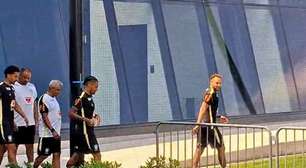 Neymar treina com bola pela primeira vez na Seleção e recebe "batismo"