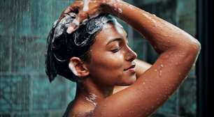 Shampoo em pó: A nova tendência sustentável que rende por 4 frascos e blinda os fios