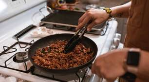 Como evitar que os alimentos grudem na panela: dicas práticas para cozinhar melhor