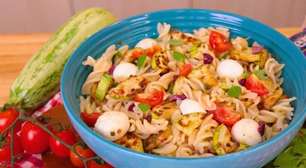 Salada de macarrão sem glúten e sem maionese, um acompanhamento saudável e cheio de sabor