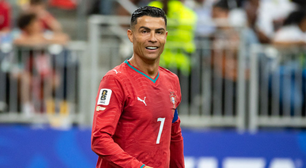 Vaza nova chuteira dourada de Cristiano Ronaldo para Copa; veja vídeo