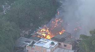 Incêndio de grandes proporções atinge região do Paraisópolis; 10 barracos foram danificados