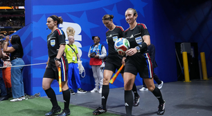 Trio feminino de arbitragem ganha elogio de internautas: 'Melhor da Copa'