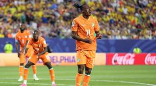 Liverpool prepara oferta de R$ 593 milhões para contratar Yan Diomandé