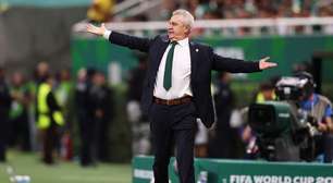 Técnico do México admite jogo abaixo e celebra permanência no Azteca