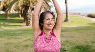 4 hábitos estranhos de mulheres 50+ que não se sentem cansadas - e você provavelmente não faz, segundo nutricionista especializada em metabolismo feminino