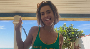 Carolina Dieckmmann posa com maiô do Brasil em dia de jogo da Copa: 'Hoje tem'