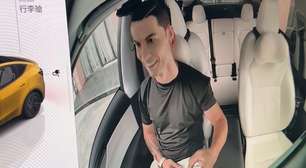 Motoristas usam bonecos do Cristiano Ronaldo para enganar sistema da Tesla