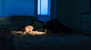 Dormir com luz acesa pode aumentar o risco de doenças cardíacas