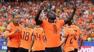 Holanda goleia Suécia, embola grupo e bate marca histórica em Copas