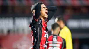 Ataque do Vitória ganha disputa intensa para a sequência da temporada