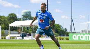 Neymar faz trabalho com bola ao lado de Alex Sandro, em Nova Jersey