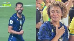 Mãe de Matheus Cunha se emociona na arquibancada com gols do filho contra o Haiti