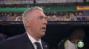Ancelotti canta o Hino Nacional antes de Brasil e Haiti e web reage: 'Que auge'