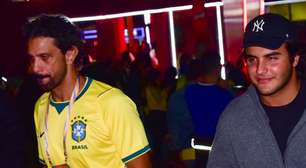 Suposto namorado de Ivete Sangalo assiste jogo do Brasil com filho da cantora; veja fotos