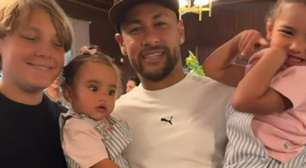 Neymar aproveita folga na Copa com a família e curte momento com filhos