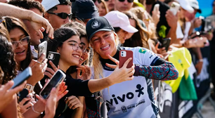 'Agora sou mãe': Tati Weston-Webb celebra retorno às ondas mesmo após eliminação em Saquarema '