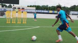 Lamine Yamal faz golaço de falta em treino da Espanha; assista
