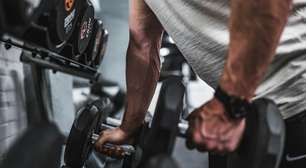 O segredo da longevidade não é apenas correr: a ciência especifica quantos minutos de treino de musculação por semana reduzem o risco de mortalidade