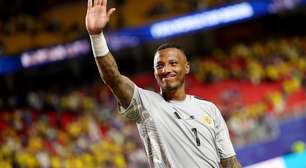 O paredão de Curaçao: goleiro que levou 7 gols vira destaque com 15 defesas contra Equador