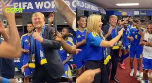 Rei e rainha da Holanda caem na dança com jogadores de Curaçao após empate histórico na Copa