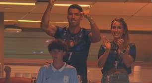 Luis Suárez troca de roupa a cada gol do Uruguai