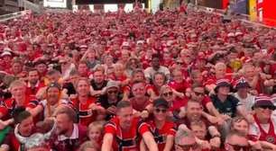 Noruegueses invadem a Times Square e fazem remada viking