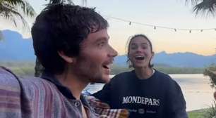 Bruna Marquezine usa moletom de R$ 960 da Mondepars em aniversário do marido de Sasha ao lado de Shawn Mendes