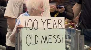 'Fã de 100 anos' viraliza com cartaz de Messi; conheça a história da americana