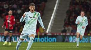 Vasco se aproxima de Deossa, volante do Betis (ESP)