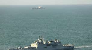Casal britânico navegava quando uma fragata russa decidiu que eles estavam muito perto: os tiros ecoaram por toda a Europa