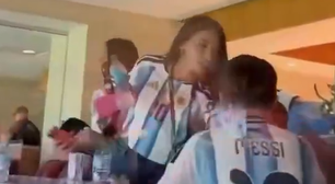 Vídeo de filhos de Messi brigando antes de estreia da Argentina na Copa viraliza