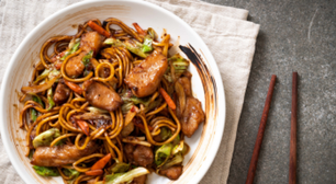 Yakisoba tradicional: receita fácil e completa para reunir a família