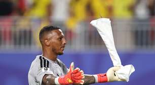 Goleiro de Curaçao brinca após atuação contra o Equador: "Finalmente tenho mais seguidores que minha mulher"