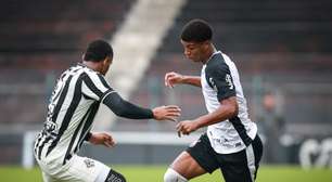 Sub-17 do Corinthians e Botafogo trocam uniformes em intervalo por dificuldade de indentificação