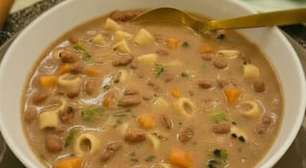 Sopa de feijão cremosa com legumes: jantar fácil