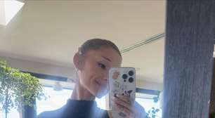 Ariana Grande tira sarro de si mesma ao postar foto do peito acidentalmente