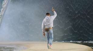 Moda masculina: Louis Vuitton cria ondas artificiais em Paris para o dândi surfista de Pharrell Williams. YSL propõe luxo contido