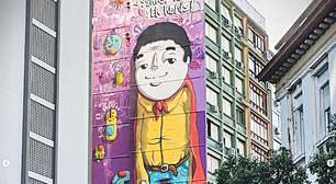 Mural de 30 metros em frente à Santa Casa de Porto Alegre utiliza arte urbana como mensagem de esperança