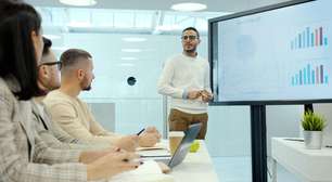 Psicólogos concordam: trabalhar muito ajuda, mas o mais importante é se dar bem com o chefe